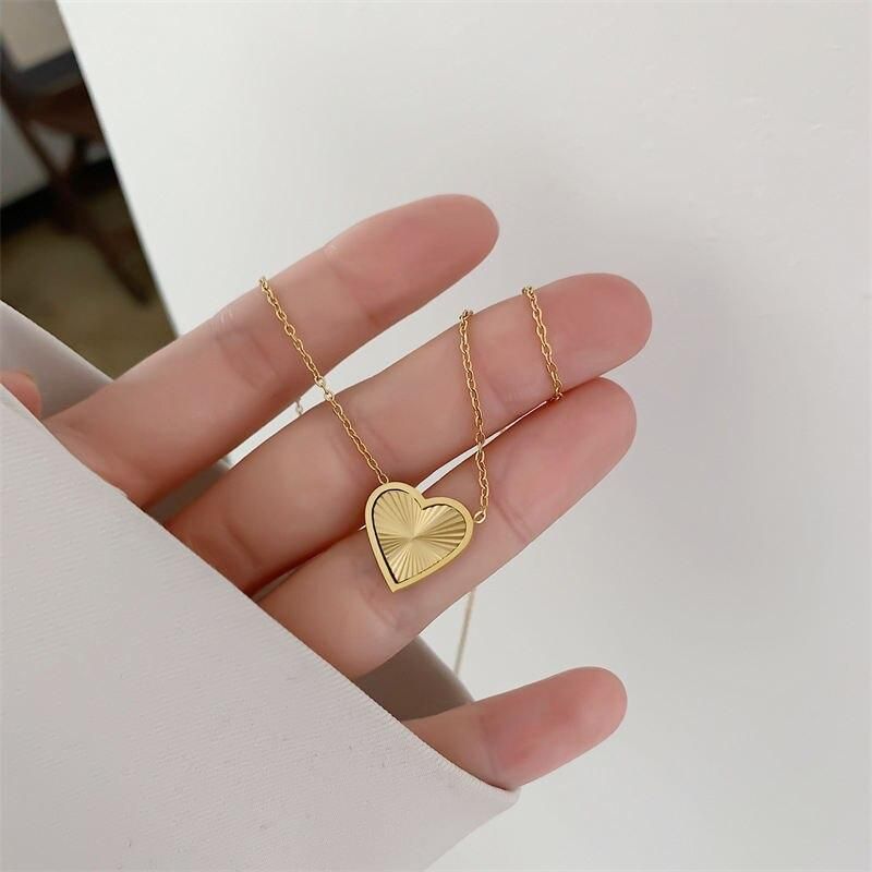 Vintage PVD 18k Gold Plated Stainless Steel Radial Geometric Heart Pendant Necklace for Women Waterproof Charm Collar Jewerlry Vintage PVD 18k Gold Plated Stainless Steel Radial Geometric Heart Pendant Necklace for Women Waterproof Charm Collar Jewerlry